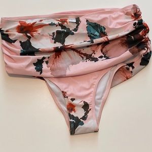 🛍Ruched pink swim bottoms 39